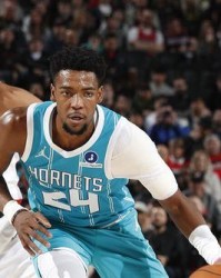 乐鱼体育app下载-米勒23+9阿夫迪亚22+7 黄蜂客场险胜开拓者