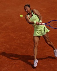 乐鱼体育登录入口-郑钦文1-2遭到奥斯塔彭科逆转，止步WTA1000罗马站第三轮